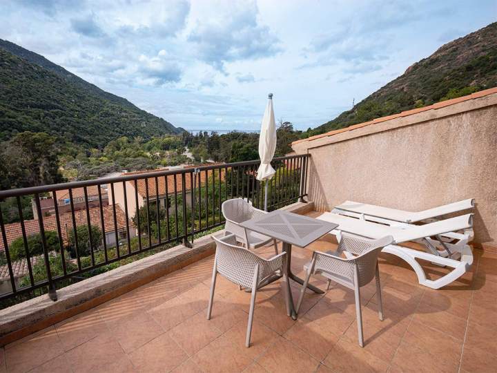 Savourez la vue depuis votre terrasse privée